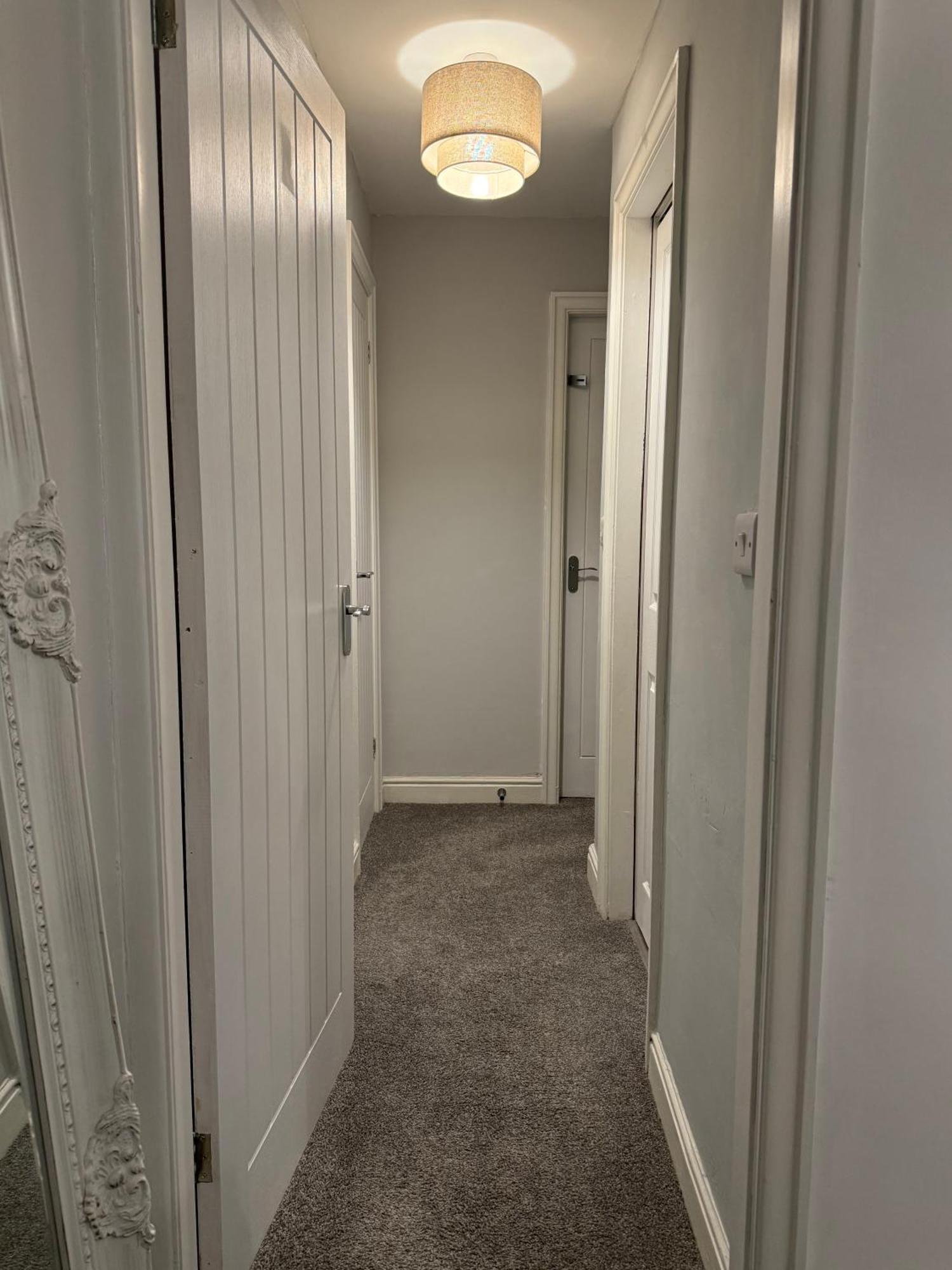 The Airport Flat - Newly Renovated & Free Parking Apartment Leeds  Exterior photo